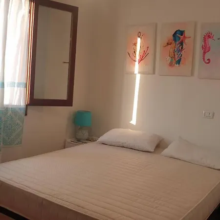 Capo Figari 15, Spazioso Nel Centro Di Con Terrazza, Wi-fi, Parcheggio Gratuito Apartamento *